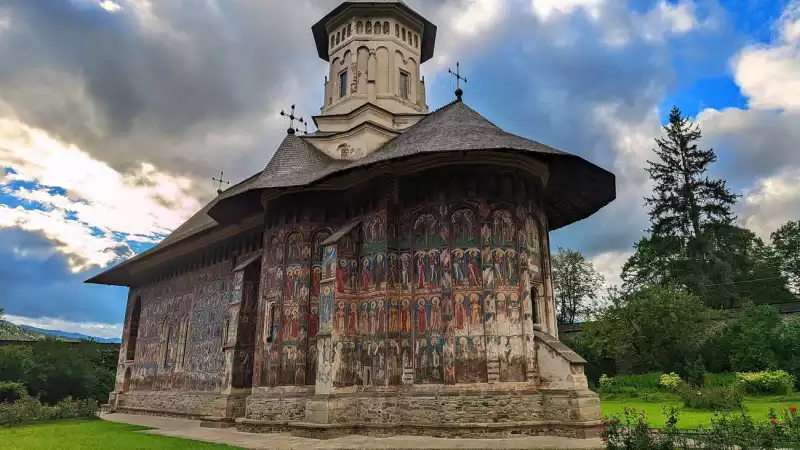 Mănăstirea Moldovița, obiectiv important într-un weekend în Bucovina