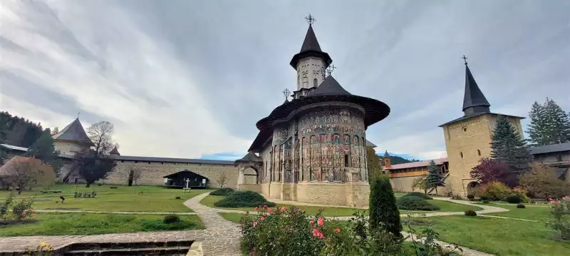 Mănăstirea Sucevița, una dintre cele mai frumoase mănăstiri de vizitat într-un weekend în Bucovina